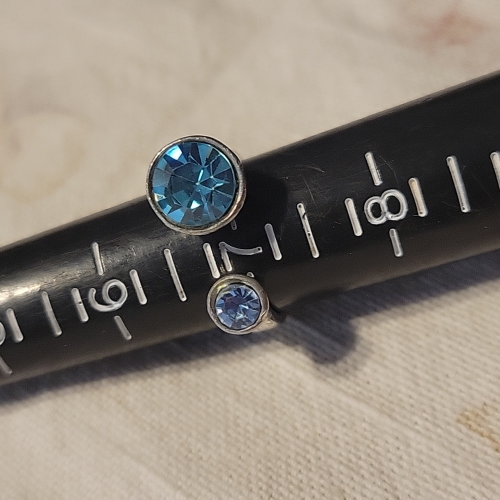 Beautiful Unique Ring - image 4